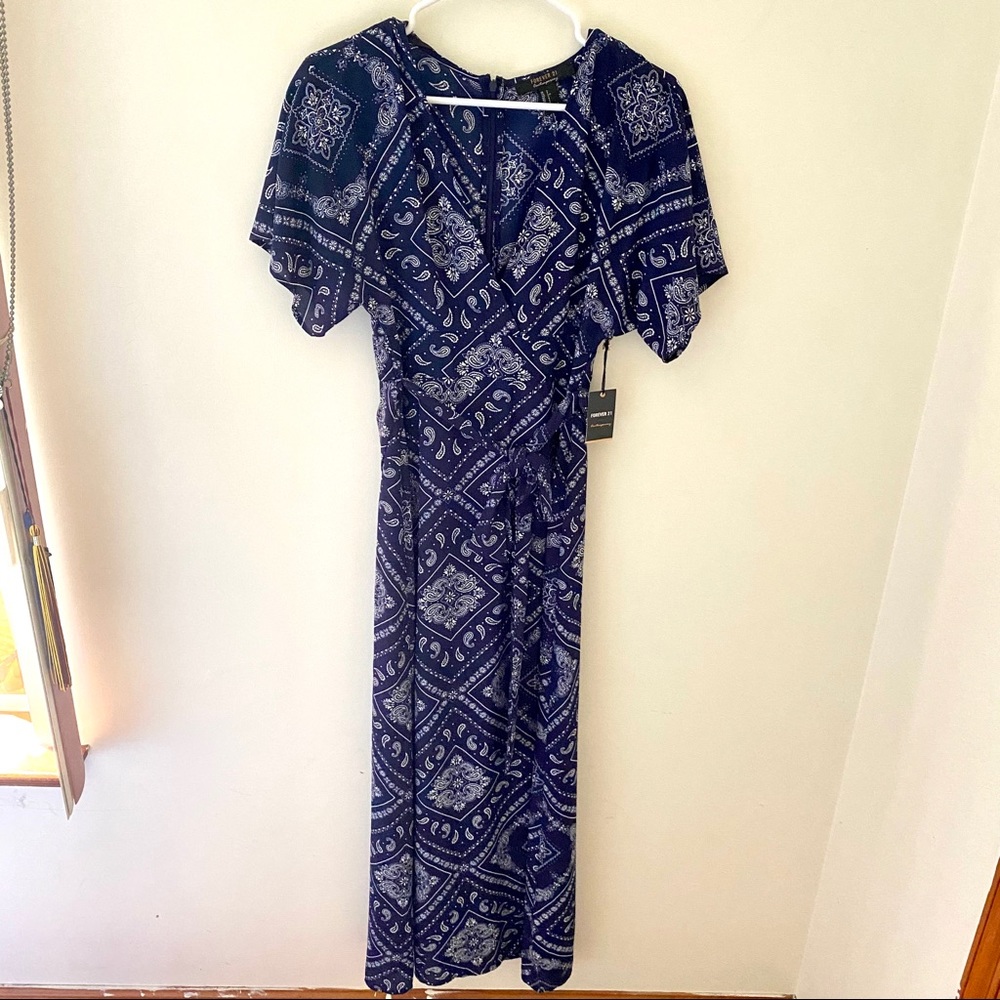 New | Forever 21 | Plunge Paisley Maxi Dress